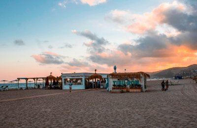 Toasting to a clean beach at the Tibu-Ron in Castelldefels