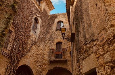 Mura, Pals, Ainsa, Sos del Rey Cat&oacute;lico, Cudillero and Casares will compete for the 2024 UN Best Tourism Villages Award.